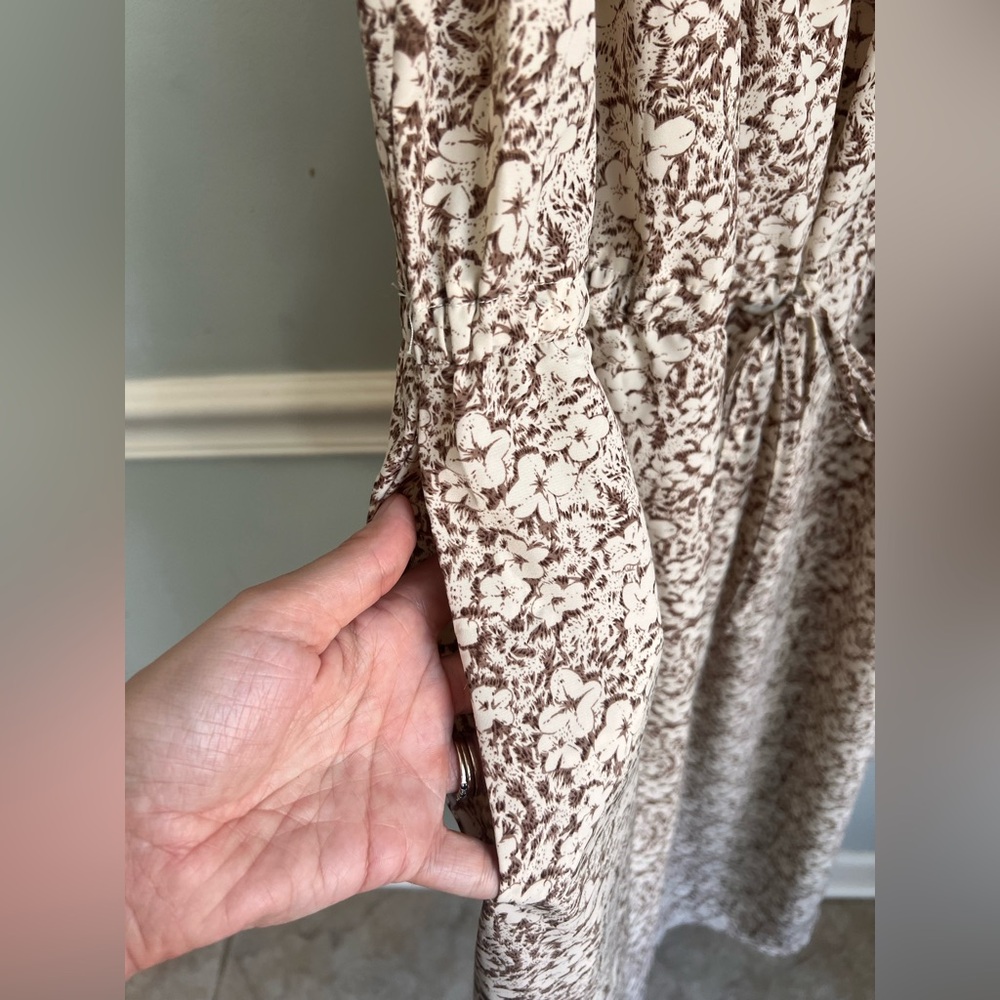 NWOT!!! Carly Jean Los Angeles Floral Smocked Dress Sz. Medium - Picture 9 of 10